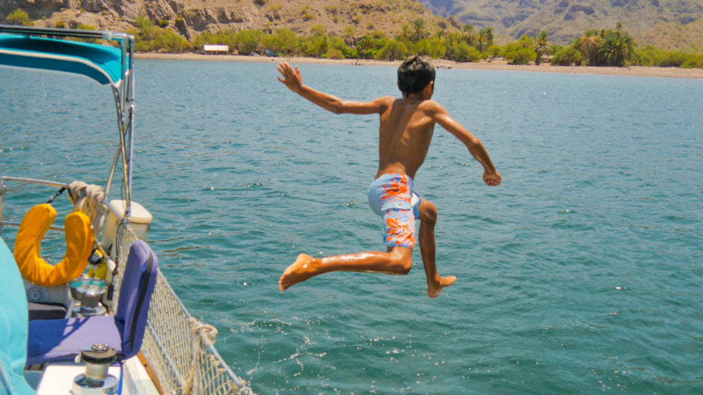  Carlos leaping from the lifelines in Agua Verde.