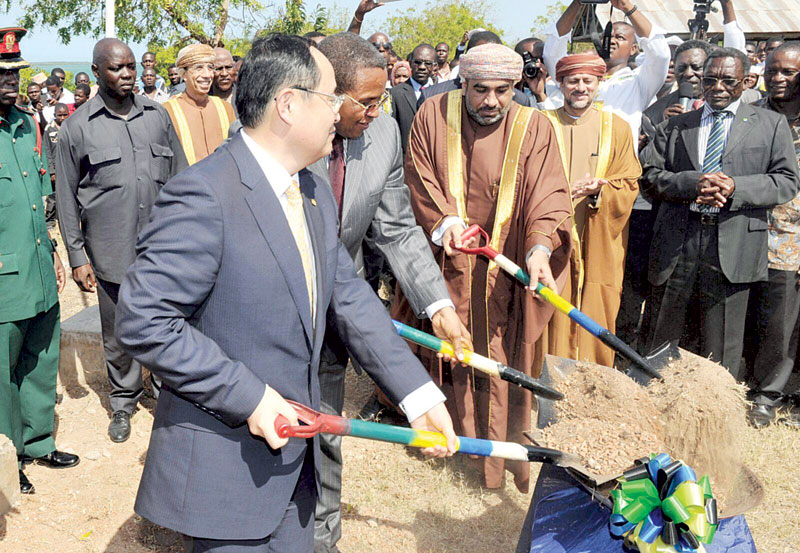 The Omani Minister of Transport and Communications breaks ground in Bagamoyo. Photo courtesy of Oman News Agency: http://omanobserver.om/pact-to-build-tanzania-port-free-zone-signed/