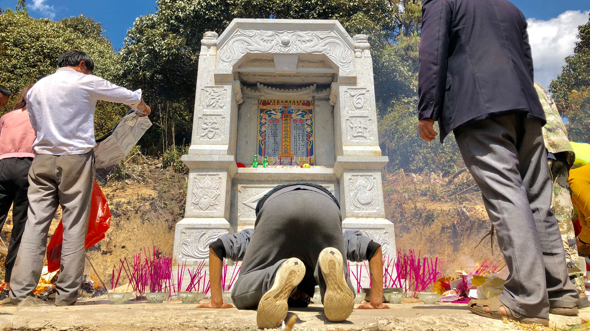 The Chinese art of tomb sweeping