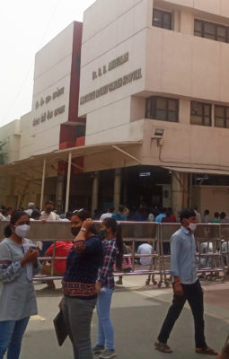 India grapples with a deadly second pandemic wave